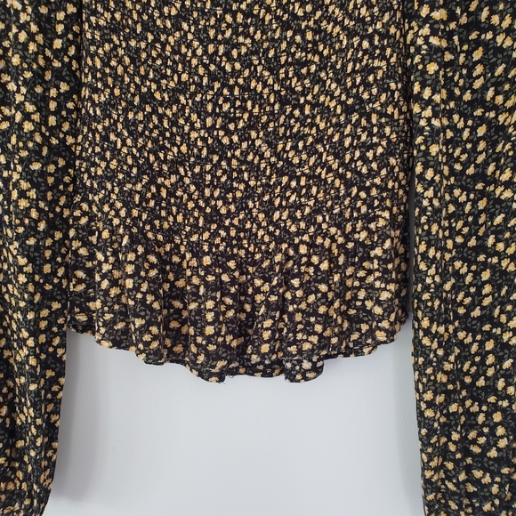 HOLLISTER Sz S Ditsy Floral Smocked LS Crop Top Elastic Neck Ruffle Hem Boho - Picture 12 of 13